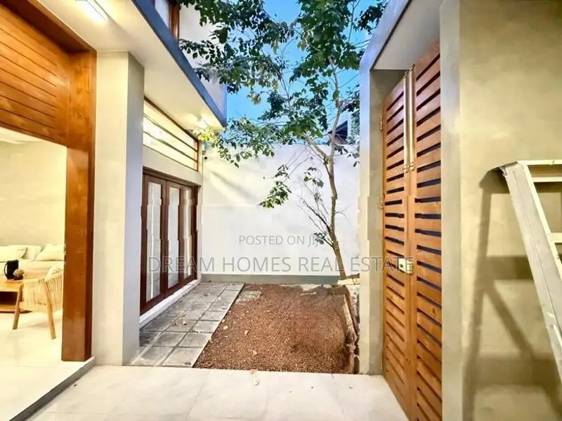 Beautiful House with Paddy Field View – Pannipitiya