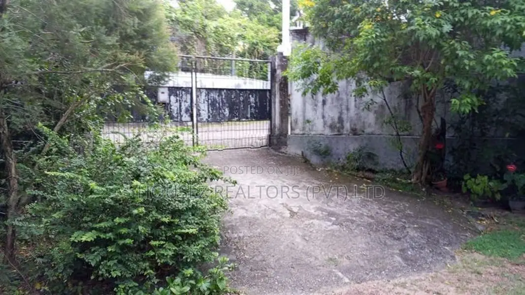 3 Houses on 18 Perches for Sale – Boralesgamuwa