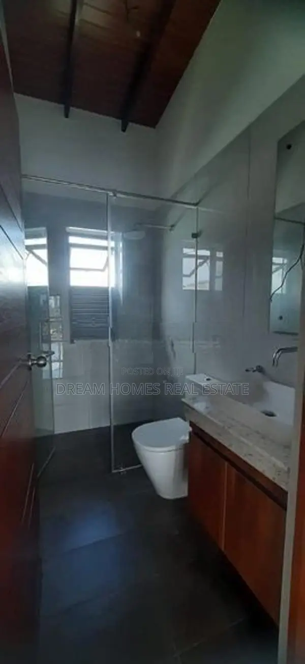 Canterbury Golf Resort New Villa House for Rent kahathuduwa