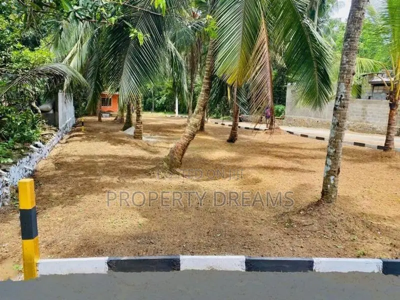 Prime Location Land for Athurugiriya