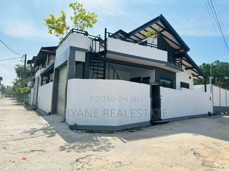 New House For Sale in Athurugiriya