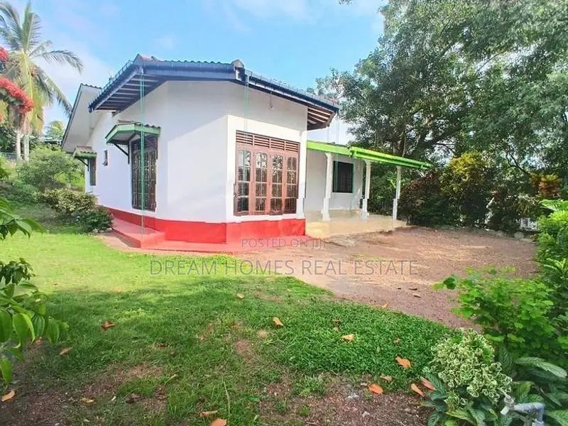 Next to 255 Rd Stand Alone House for Rent Piliyandala