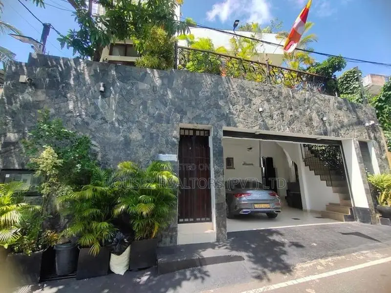 Luxury 3-Storey House for Sale – Maharagama, Pamunuwa
