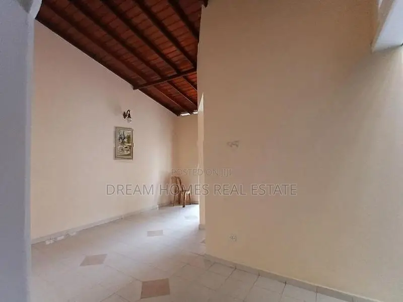 Next to 255 Rd Stand Alone House for Rent Piliyandala