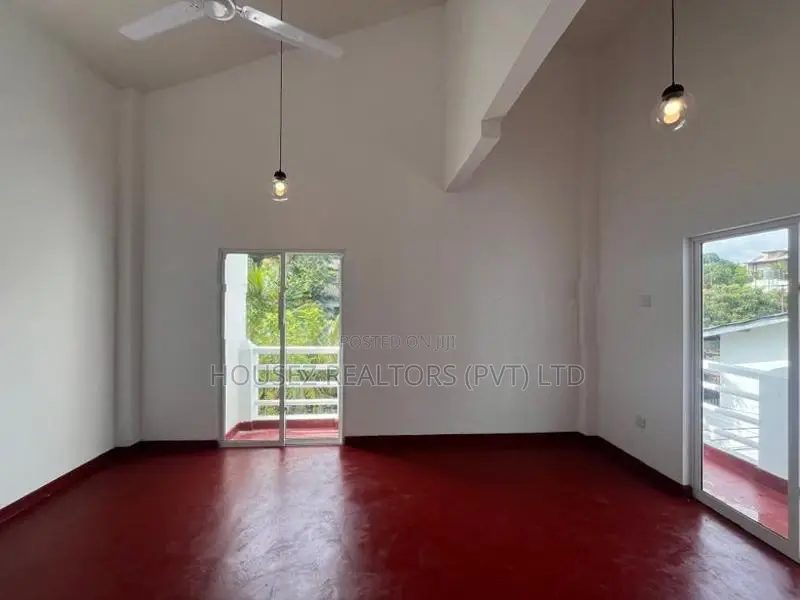 Spacious 3-Storey Commercial Property for Rent – Mirihana
