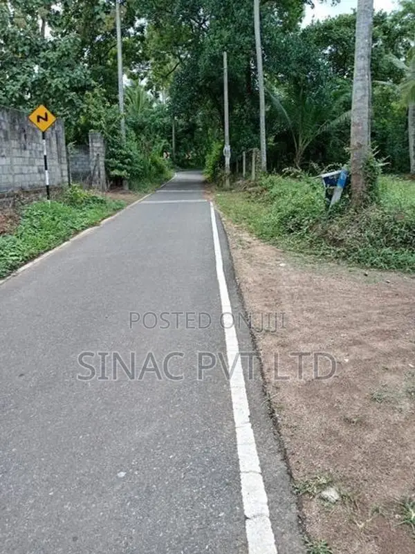 දිවුලපිටිය – වරදල ක්‍රිස්තුරාජ මාවතෙන් සුපිරි බිම් කොටස්