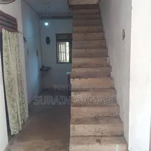 නාගොඩ පිහිටි දෙමහල් නිවසක්