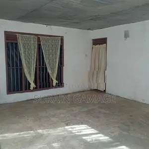 නාගොඩ පිහිටි දෙමහල් නිවසක්