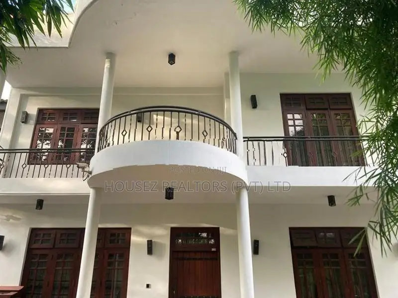 3-Storey House for Sale – Pothuhera