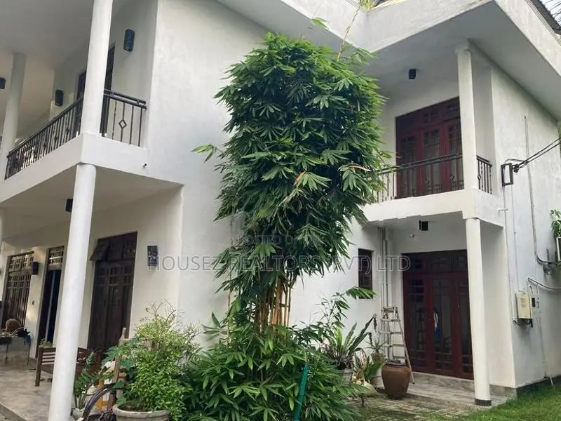 3-Storey House for Sale – Pothuhera