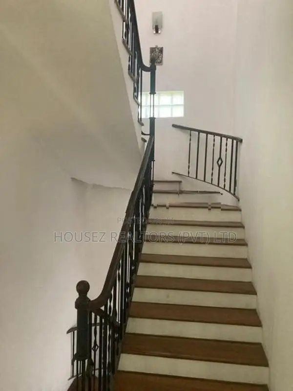 3-Storey House for Sale – Pothuhera