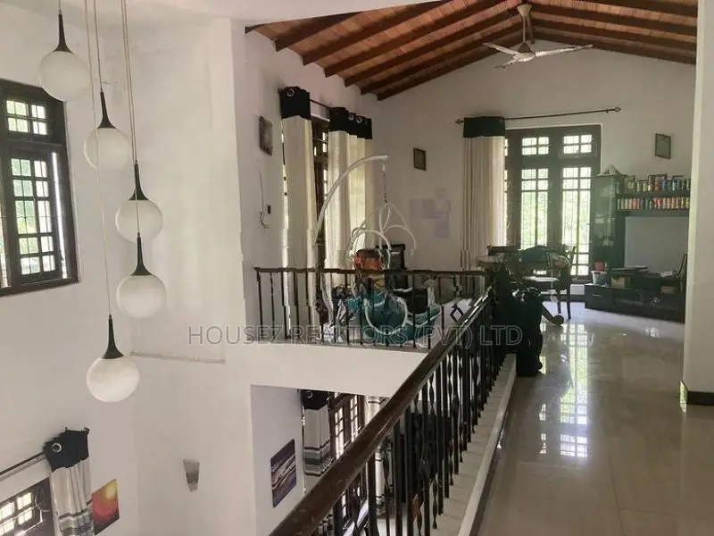 3-Storey House for Sale – Pothuhera