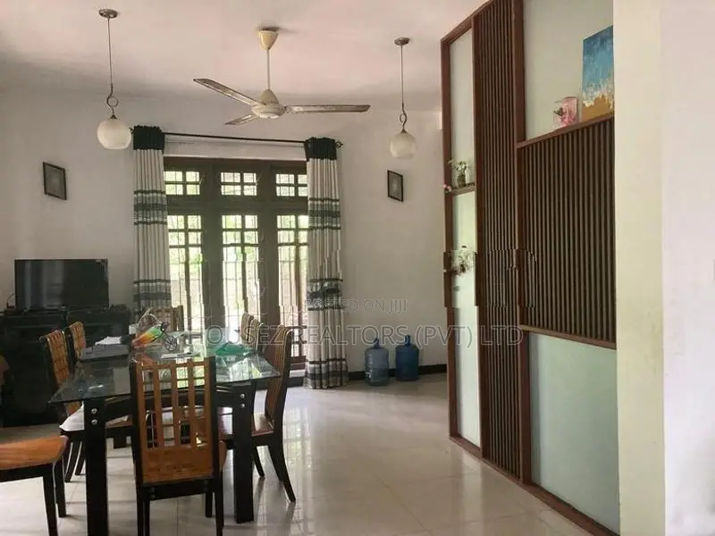 3-Storey House for Sale – Pothuhera