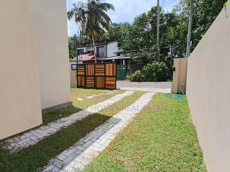 Brand New 10 Perch House for Sale – Piliyandala