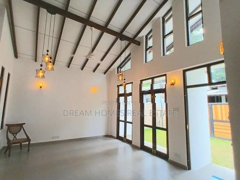 Brand New 10 Perch House for Sale – Piliyandala