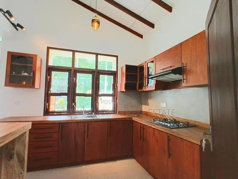 Brand New 10 Perch House for Sale – Piliyandala