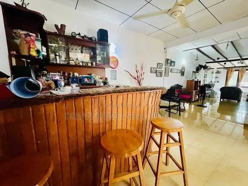 4BR Family Home with Gardens Garage – Rajagiriya