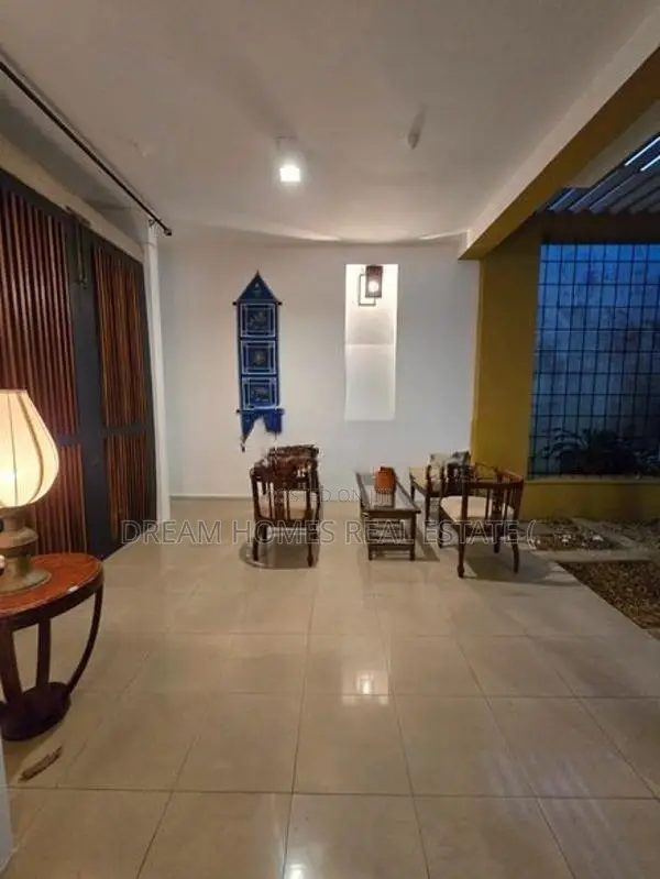 Beautiful 5 Bedroom House for Sale – Thalawathugoda