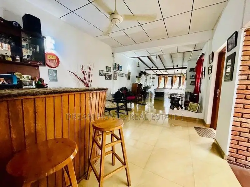 4BR Family Home with Gardens Garage – Rajagiriya