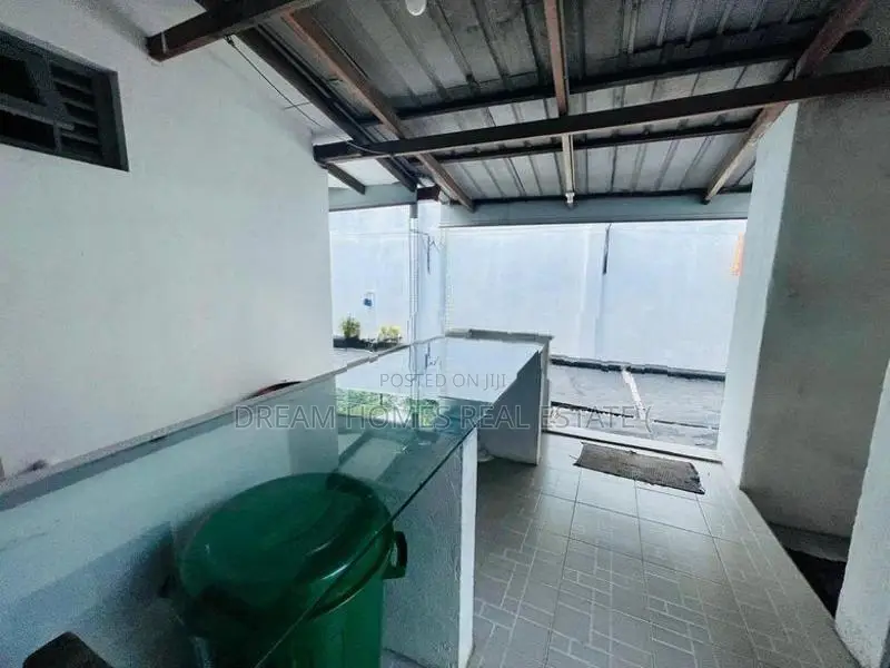4BR Family Home with Gardens Garage – Rajagiriya