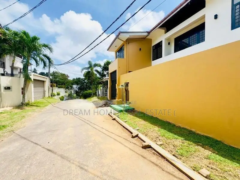 Beautiful 5 Bedroom House for Sale – Thalawathugoda