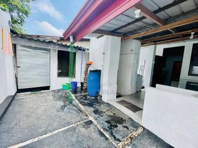 4BR Family Home with Gardens Garage – Rajagiriya