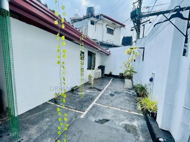 4BR Family Home with Gardens Garage – Rajagiriya