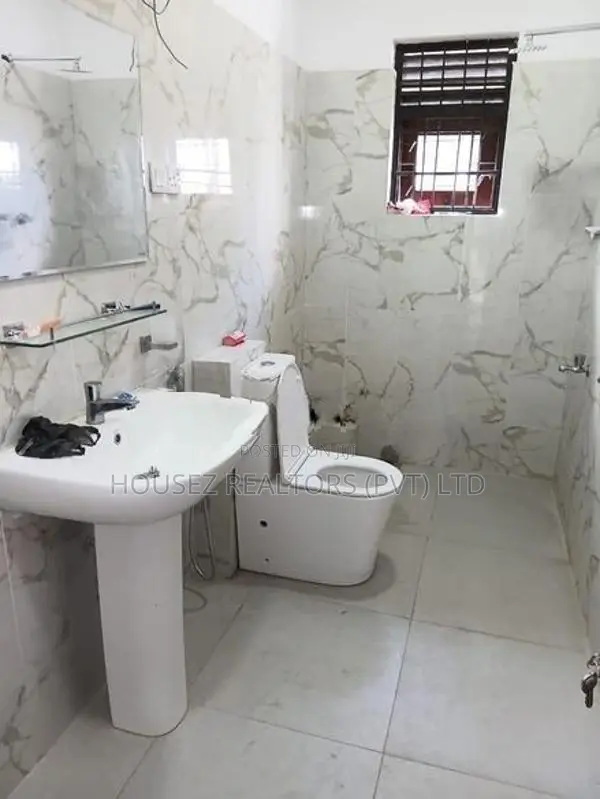 3- Upstairs Bedroom House for Rent – Mattakkuliya