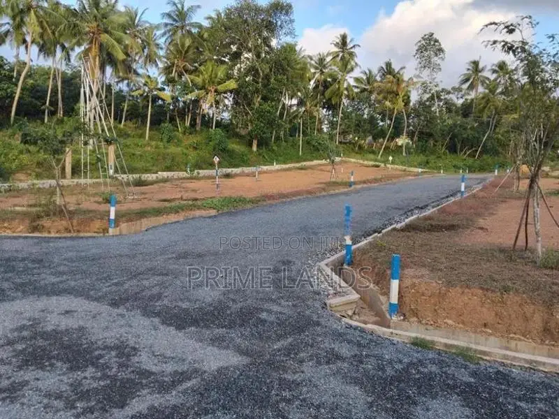 කලුතර නේවාසික බිම් කොටස්