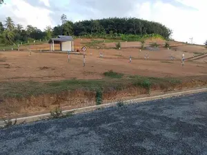 කලුතර නේවාසික බිම් කොටස්
