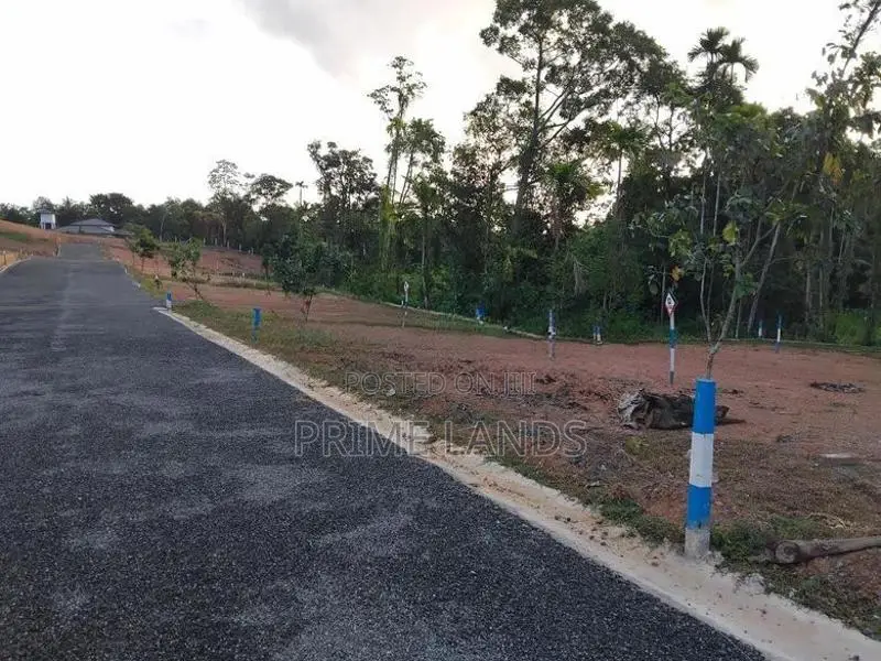 කලුතර නේවාසික බිම් කොටස්