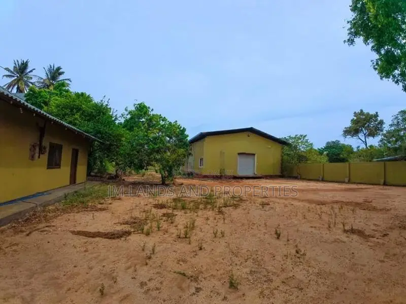 දඹුල්ලේ ප්‍රධාන ගබඩා සංකීර්ණයක් විකිණීමට