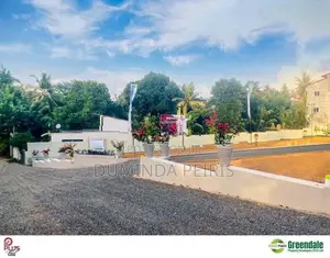 Land in Athurugiriya