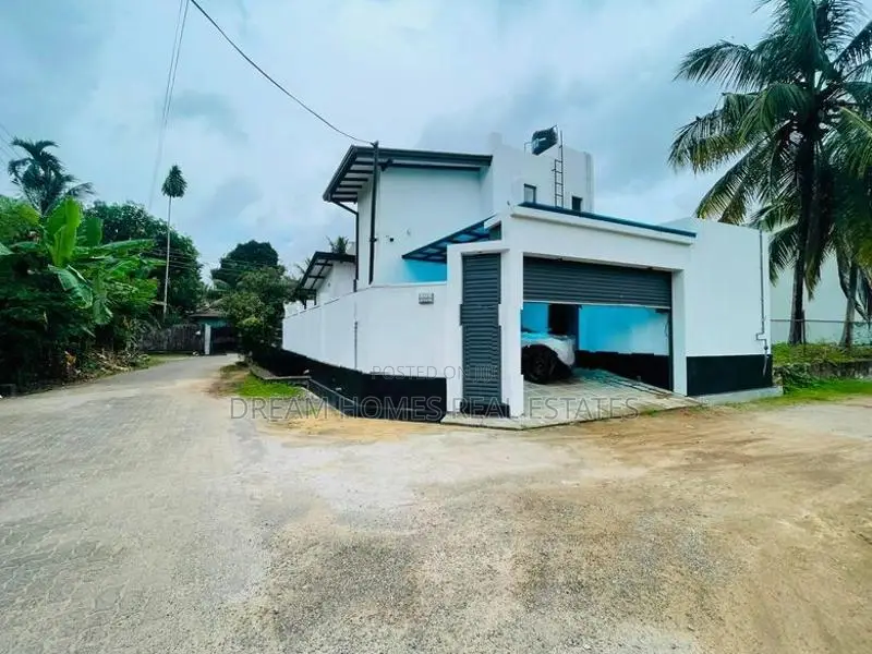 Brand New Modern 4-Bedroom House for Sale – Pannipitiya
