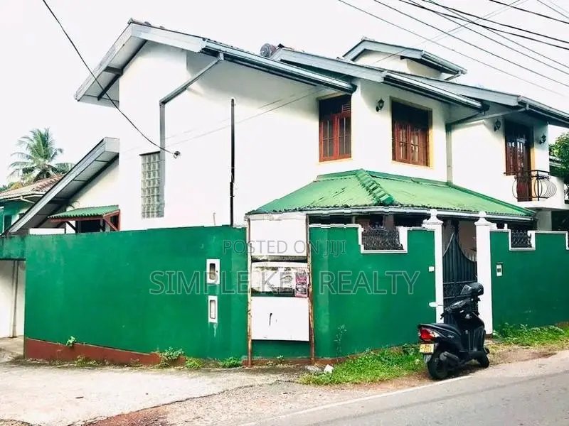 Battaramulla Lake Road Two-Storey House for Rent
