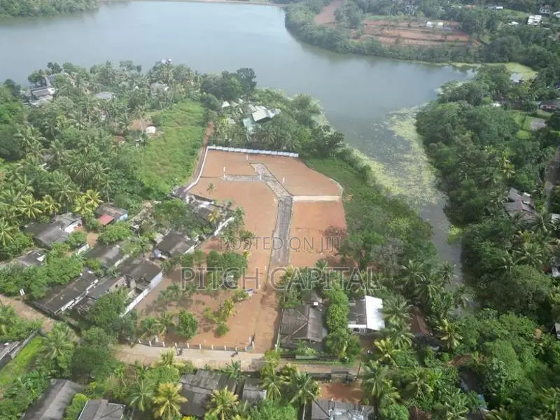 Bandaragama උයන්වත්ත වැවට මුහුණලා බිම්කොටස් රැසක්