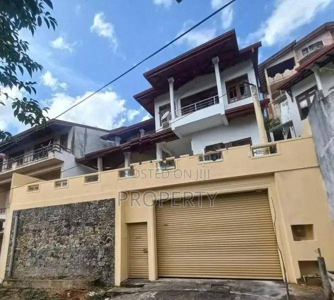 4BR House for Rent in Kandy City Limit - 1.5 KM to