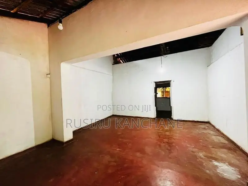 House with 17 Perches Land for Sale in Wariyapola, Matale