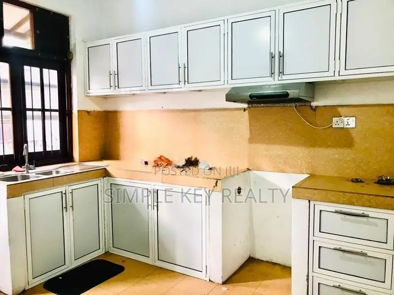 Battaramulla Lake Road Two-Storey House for Rent