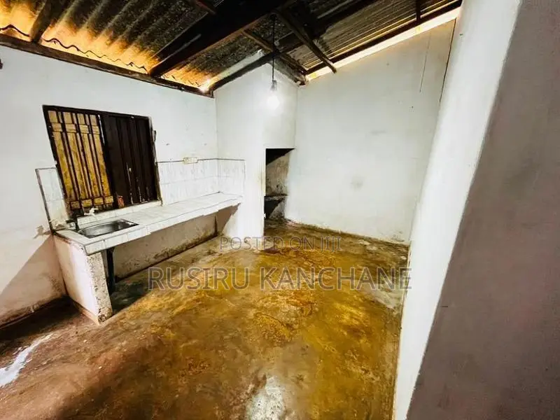 House with 17 Perches Land for Sale in Wariyapola, Matale