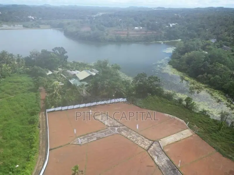 Bandaragama උයන්වත්ත වැවට මුහුණලා බිම්කොටස් රැසක්