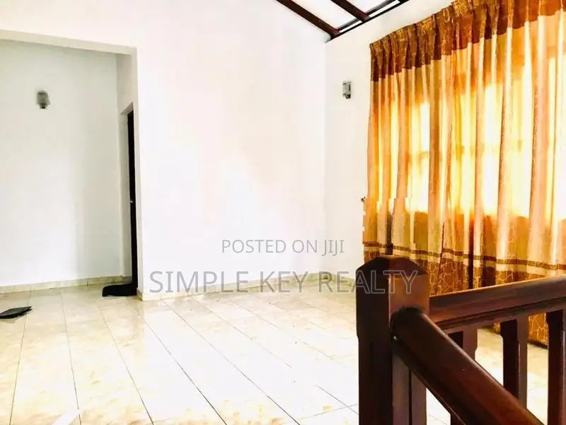 Battaramulla Lake Road Two-Storey House for Rent