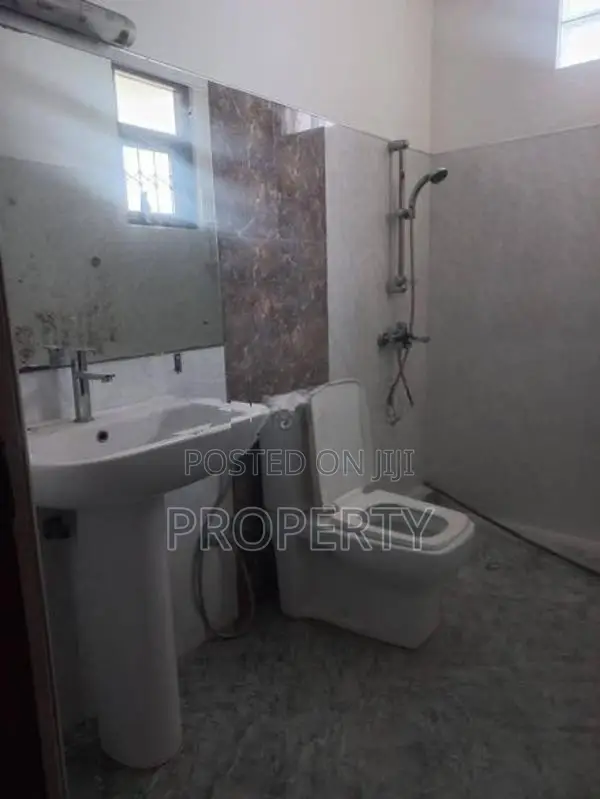 4BR House for Rent in Kandy City Limit - 1.5 KM to
