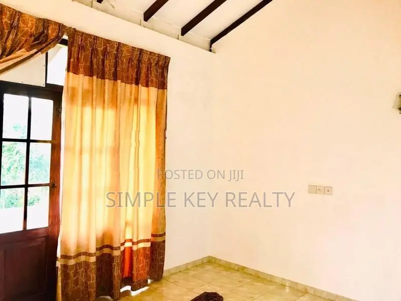Battaramulla Lake Road Two-Storey House for Rent