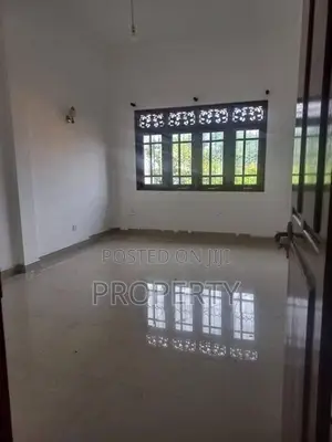 4BR House for Rent in Kandy City Limit - 1.5 KM to