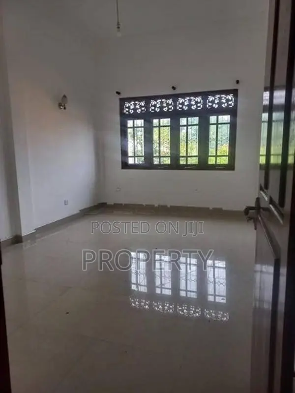 4BR House for Rent in Kandy City Limit - 1.5 KM to