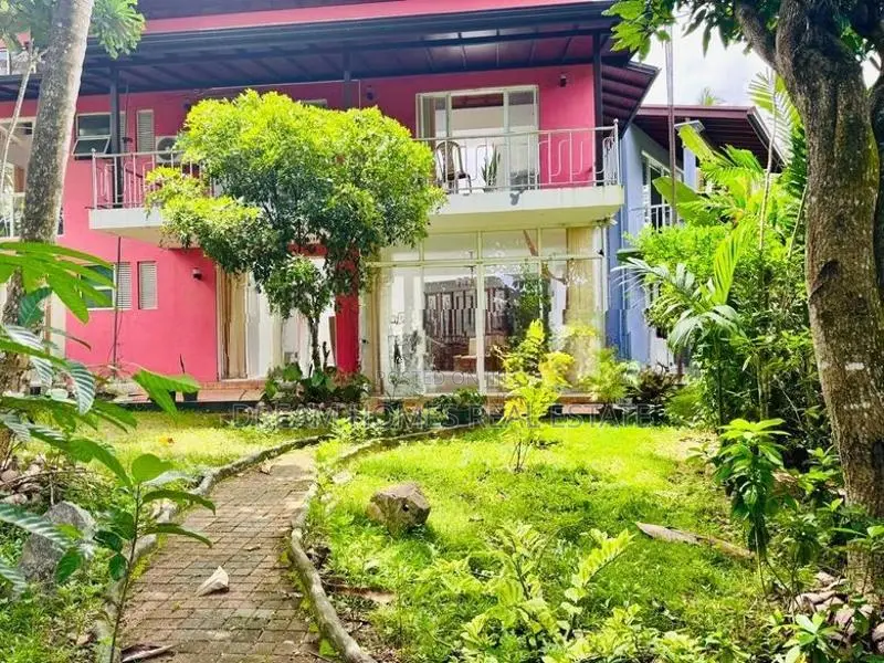 19.7 Perch Luxury House for Sale – Thalawathugoda