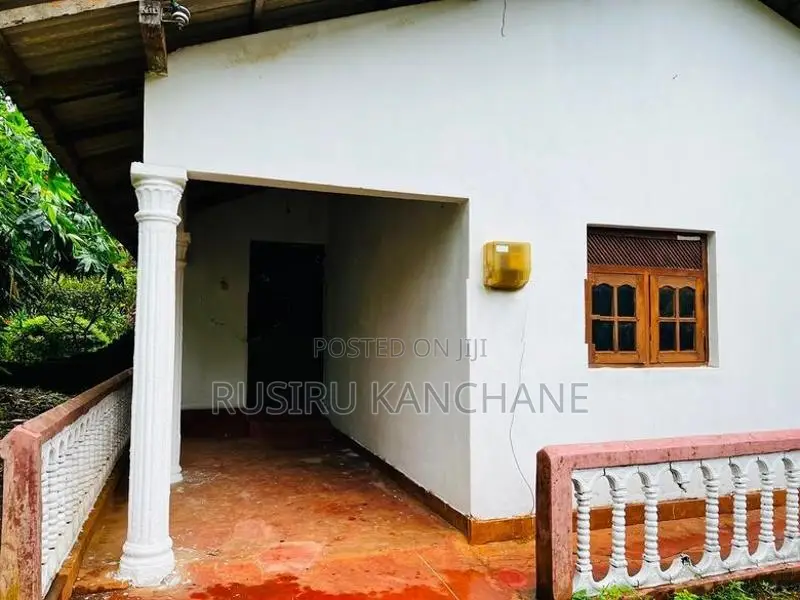 House with 17 Perches Land for Sale in Wariyapola, Matale