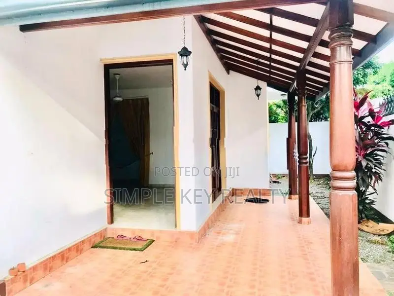 Battaramulla Lake Road Two-Storey House for Rent