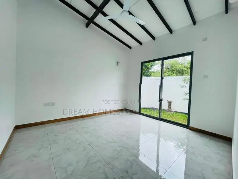 Brand New Modern 4-Bedroom House for Sale – Pannipitiya